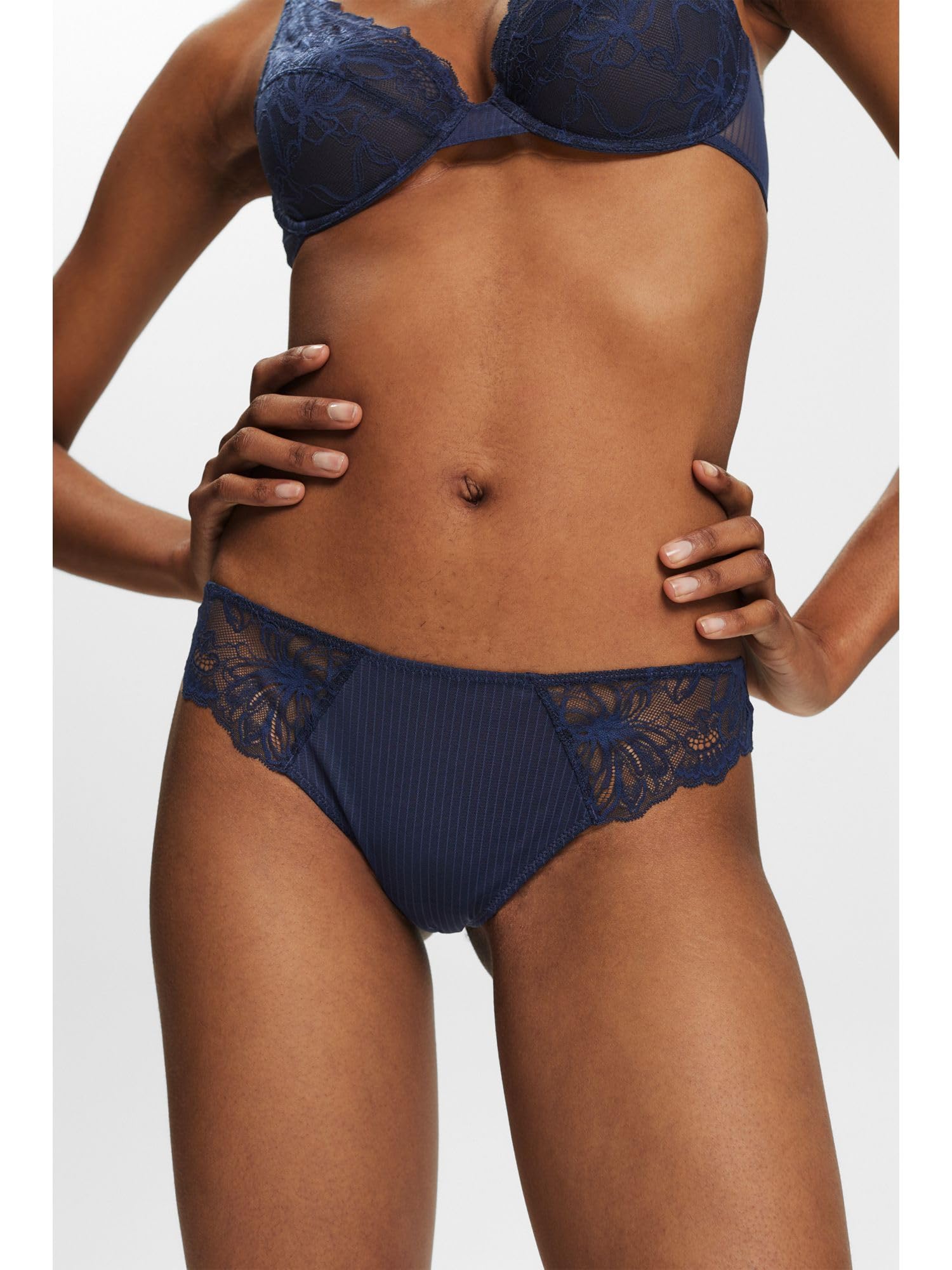 esprit-gianna-brazilian-slip-damen-slip-f-llt-bewusst-klein-aus-eine-gr-e-gr-er- image 3